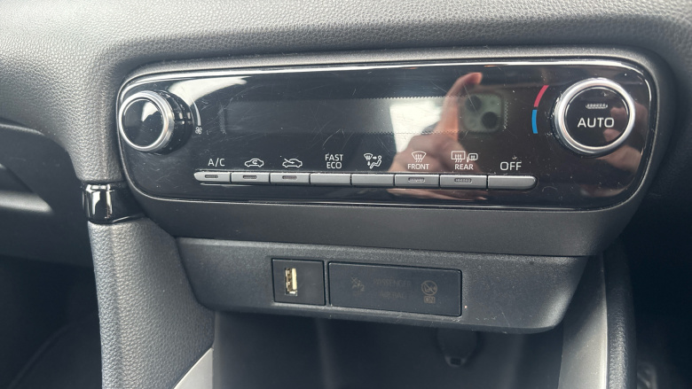 Toyota Yaris 1.5 Hybrid Icon 5dr CVT Hybrid Hatchback